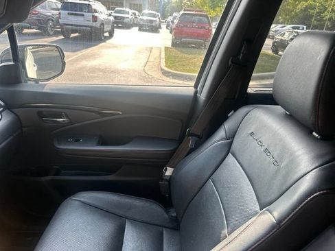 Used 2022 Honda Pilot Black Edition image 13