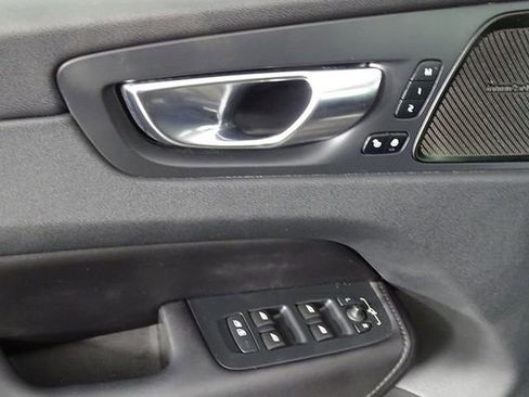 Used 2023 Volvo XC60 B5 Plus image 27