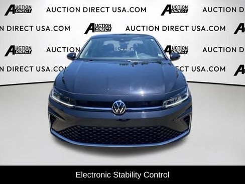 Used 2025 Volkswagen Jetta SE FWD image 2