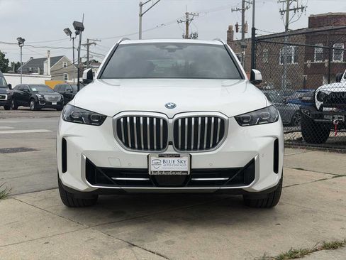 Used 2025 BMW X5 xDrive50e w/ Climate Comfort Package AWD/4WD image 2