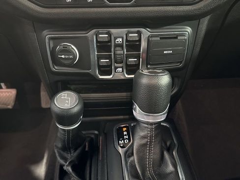 Used 2024 Jeep Wrangler Unlimited Sport AWD/4WD image 38
