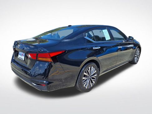 Used 2025 Nissan Altima 2.5 SV FWD image 7