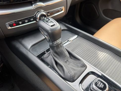 Used 2020 Volvo XC60 T5 Momentum w/ Protection Package Premier image 19