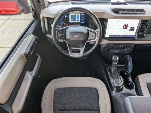 Used 2022 Ford Bronco Wildtrak image 14