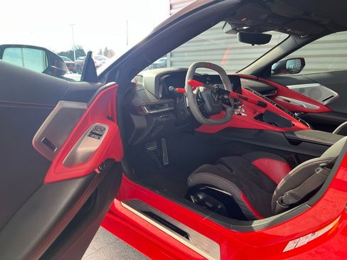 Used 2023 Chevrolet Corvette Stingray w/ Z51 Performance Package image 9