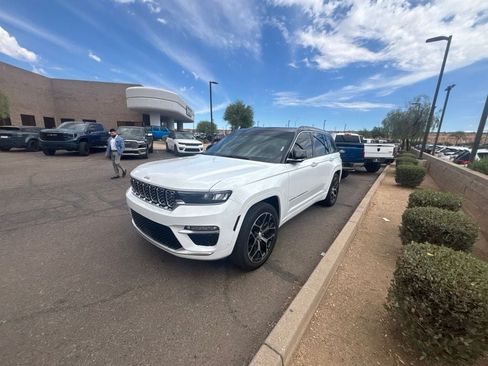 Used 2025 Jeep Grand Cherokee Summit AWD/4WD image 1