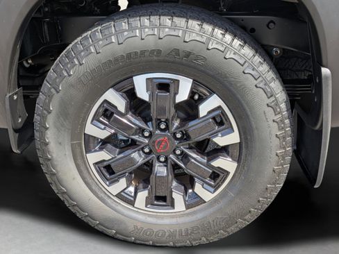 Used 2022 Nissan Frontier Pro-X w/ Technology Package image 9