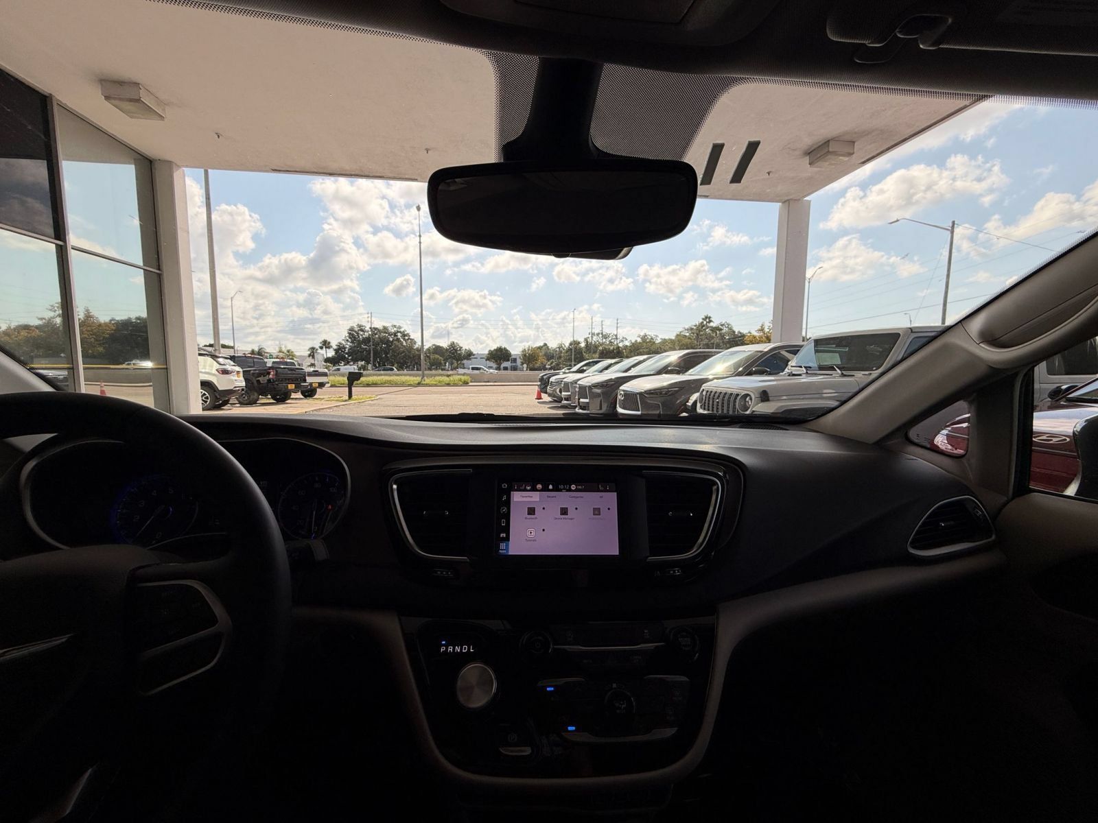 Used 2024 Chrysler Voyager LX FWD image 33