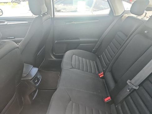 Used 2015 Ford Fusion SE FWD image 3