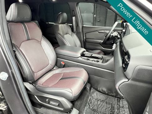 Used 2025 Honda Pilot Black Edition image 8