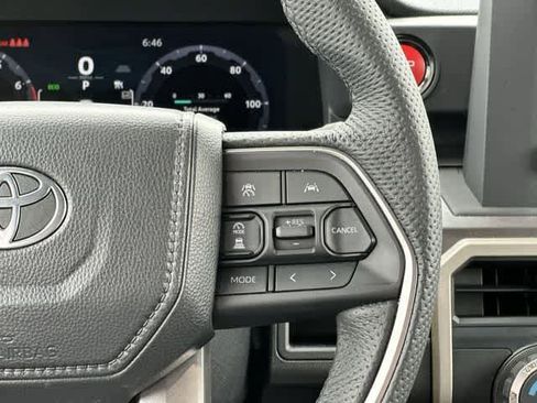 Used 2025 Toyota Tacoma TRD Off-Road AWD/4WD image 9