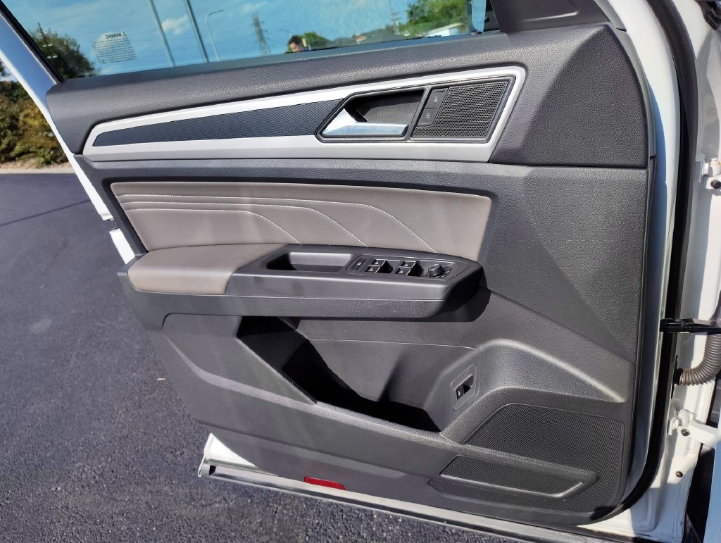 Used 2023 Volkswagen Atlas SEL R-Line AWD/4WD image 22