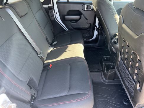 Used 2018 Jeep Wrangler Unlimited Rubicon AWD/4WD image 26