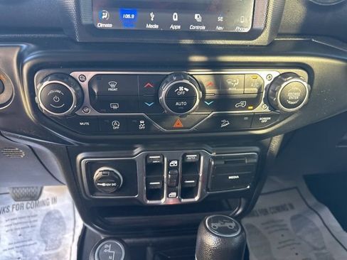 Used 2019 Jeep Wrangler Unlimited Sahara w/ Uconnect 4C Nav & Sound Group AWD/4WD image 20