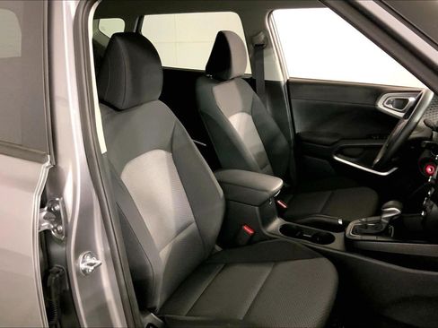 Certified 2025 Kia Soul LX w/ LX Technology Package FWD image 7