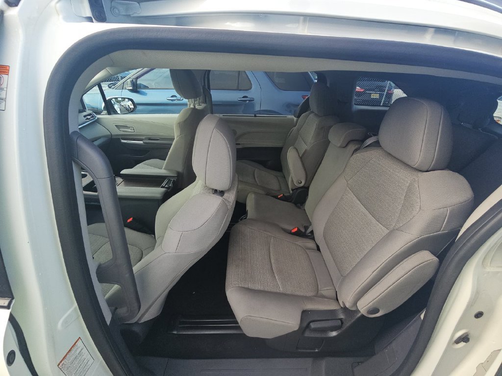 Used 2023 Toyota Sienna LE w/ LE Plus Package AWD/4WD image 10