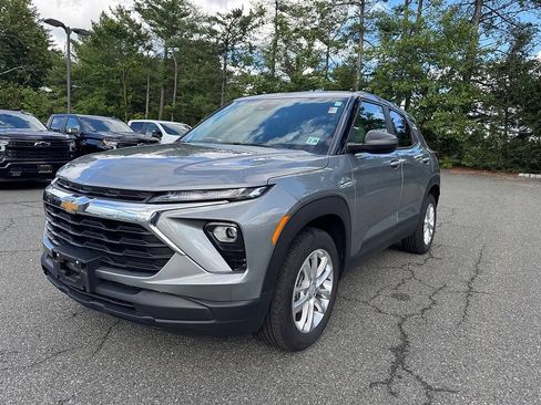 Used 2024 Chevrolet TrailBlazer LS w/ LS Convenience Package AWD/4WD image 3