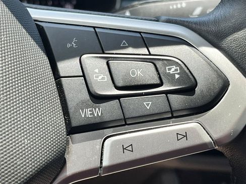 Used 2025 Volkswagen Jetta SE FWD image 23