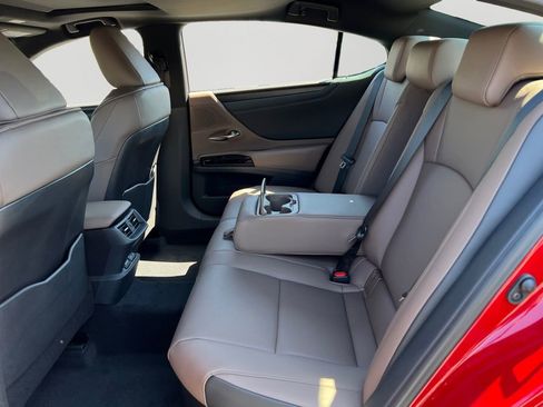 New 2025 Lexus ES 300h w/ Premium Package image 13