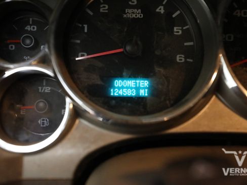 Used 2011 Chevrolet Silverado 1500 LT w/ Regional Value Package AWD/4WD image 9