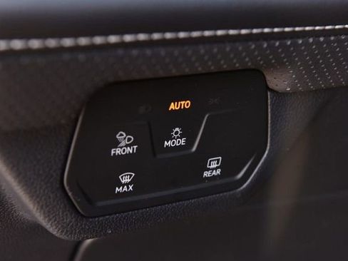 New 2026 Volkswagen Atlas Cross Sport SE image 11