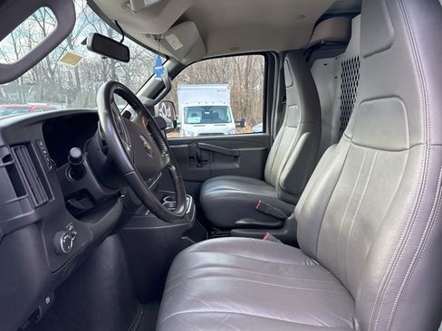 Used 2017 Chevrolet Express 2500 image 8