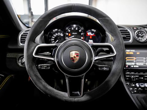 Used 2016 Porsche Boxster Spyder image 10