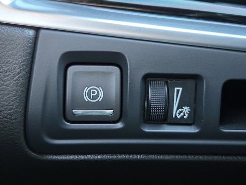 Used 2024 Cadillac XT6 Luxury image 21