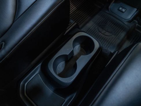 Used 2023 Toyota Highlander XLE AWD/4WD image 38