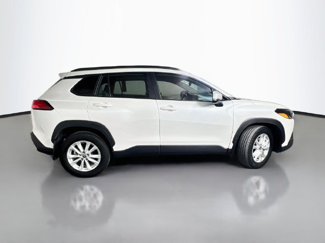 Used 2024 Toyota Corolla Cross LE w/ Moonroof Package FWD image 9