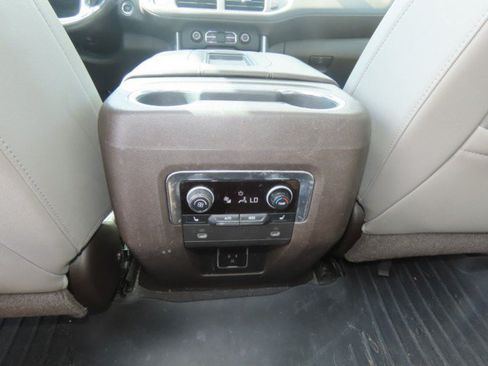 Used 2021 Chevrolet Suburban LT w/ LT Signature Package RWD image 20