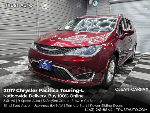 Used 2017 Chrysler Pacifica Touring-L FWD image 1