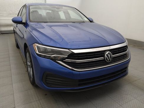 Used 2024 Volkswagen Jetta SE FWD image 13