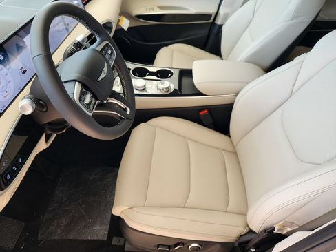 New 2026 Genesis GV70 2.5T AWD/4WD image 8