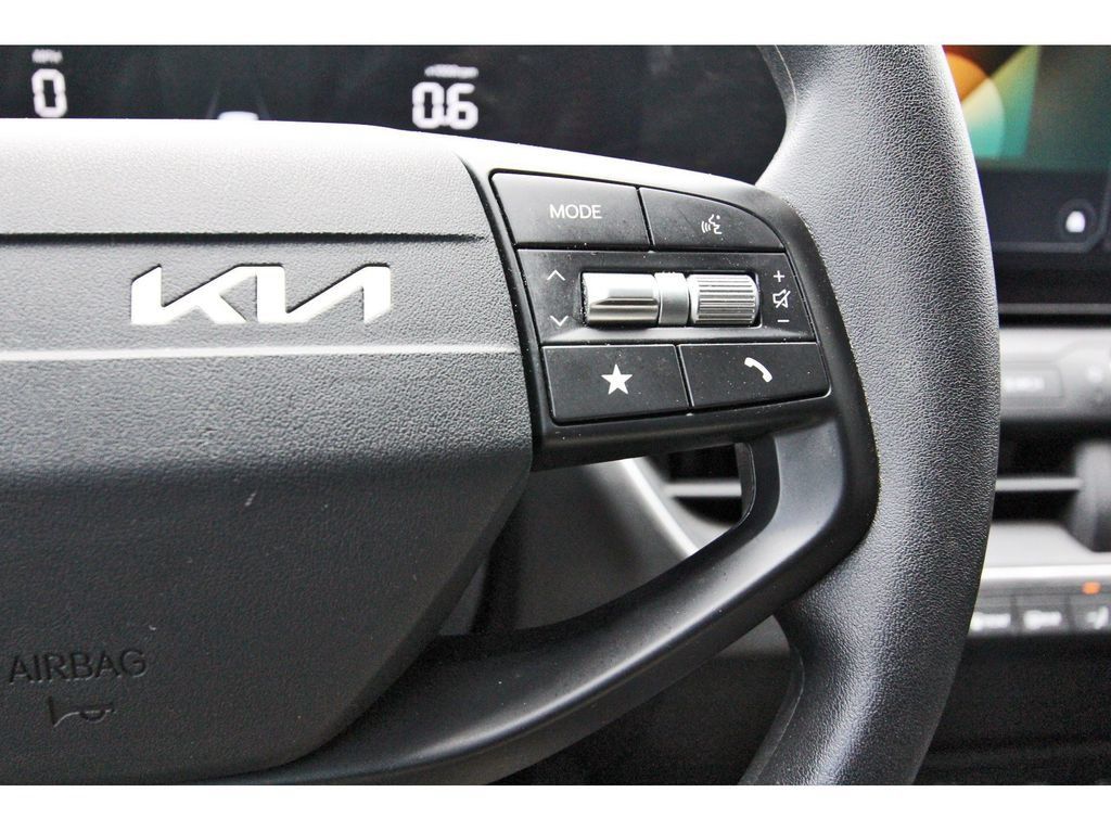 Used 2025 Kia K4 FWD image 20