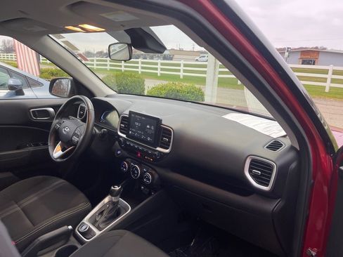 Used 2024 Hyundai Venue SEL image 23