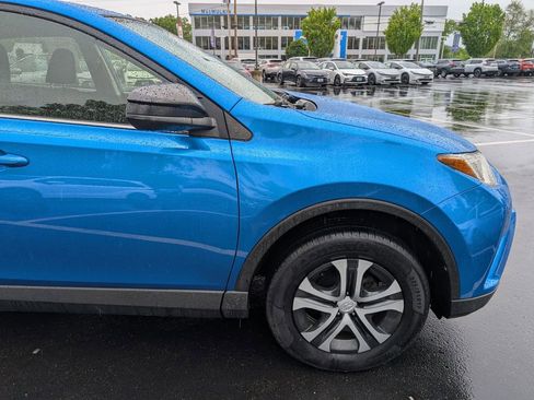 Used 2018 Toyota RAV4 LE w/ All Weather Liner Package AWD/4WD image 10