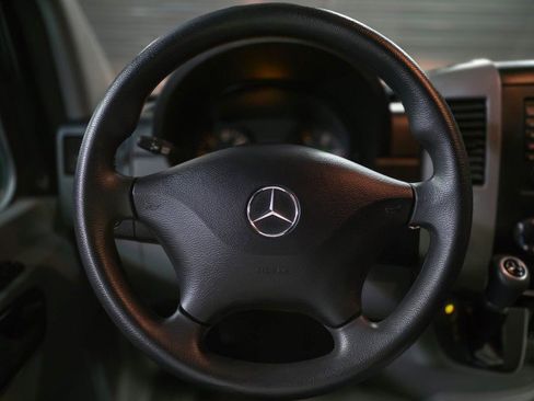 Used 2017 Mercedes-Benz Sprinter 2500 image 19