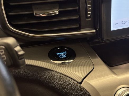 Used 2022 Ford Explorer XLT w/ Equipment Group 202A AWD/4WD image 30
