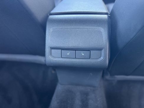 Used 2019 Volkswagen Jetta SE w/ Cold Weather Package image 16