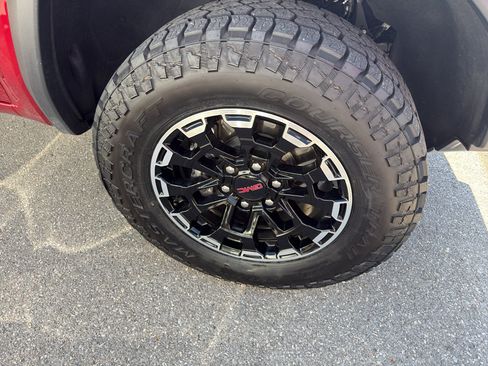Used 2026 GMC Canyon AT4 w/ Technology Plus Package AWD/4WD image 3