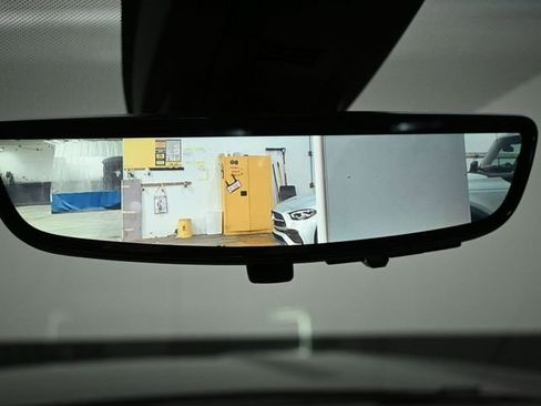 Used 2022 GMC Yukon XL Denali w/ Denali Premium Package image 16