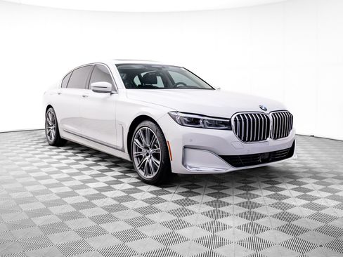 Certified 2022 BMW 750i xDrive AWD/4WD image 8