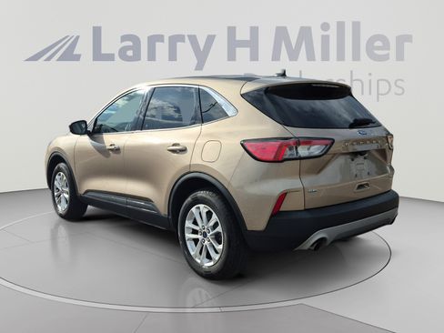 Used 2021 Ford Escape SE w/ Convenience Package AWD/4WD image 3