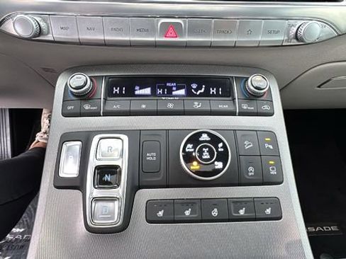 Used 2022 Hyundai Palisade Calligraphy image 22