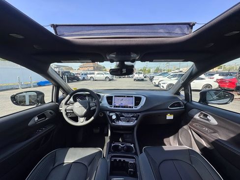 Used 2026 Chrysler Pacifica Limited w/ S Appearance Package AWD/4WD image 12