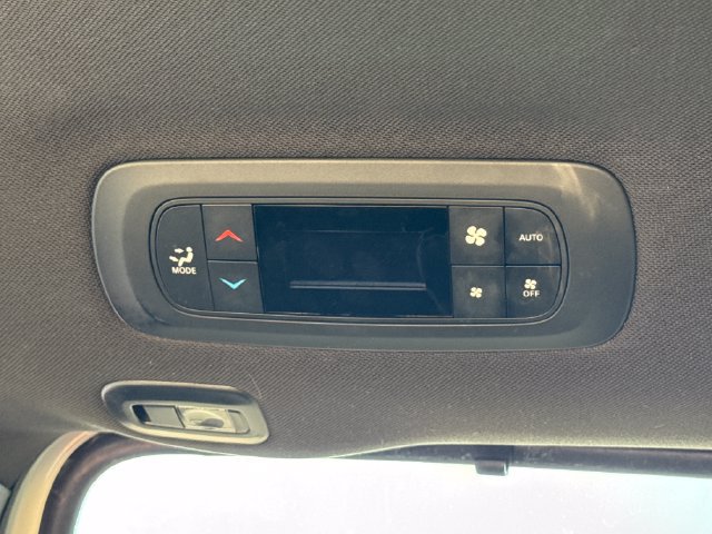Used 2025 Chrysler Pacifica Limited FWD image 22
