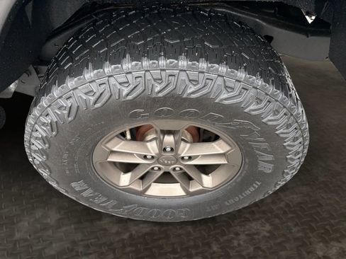 Used 2016 Jeep Wrangler Unlimited Sahara image 33