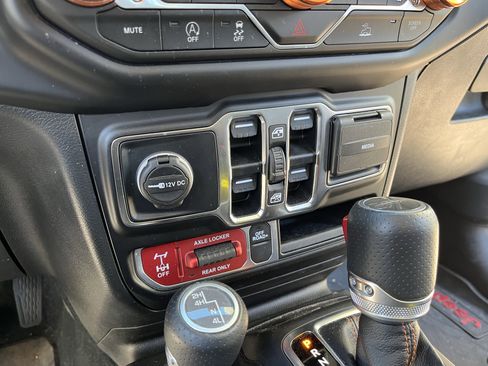 Used 2022 Jeep Gladiator Mojave w/ LED Lighting Group image 23