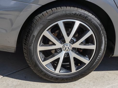 Used 2017 Volkswagen Jetta SE FWD image 11
